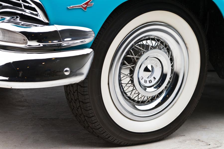  Ford Fairlane Victoria Hardtop Coupe 1956 года  (фото 20 из 49)